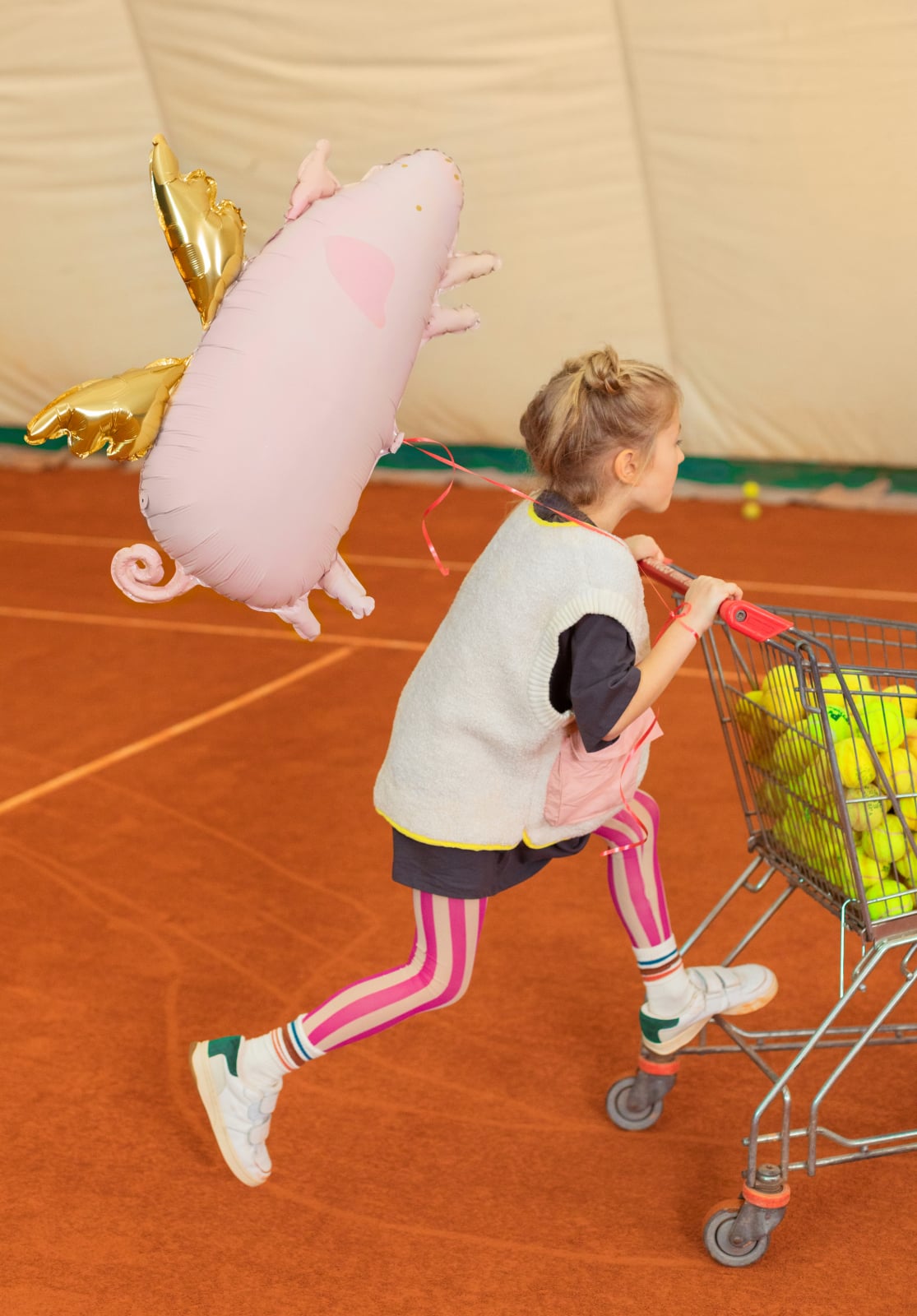 Balon din folie in forma de Porcusor zburator 72 cm