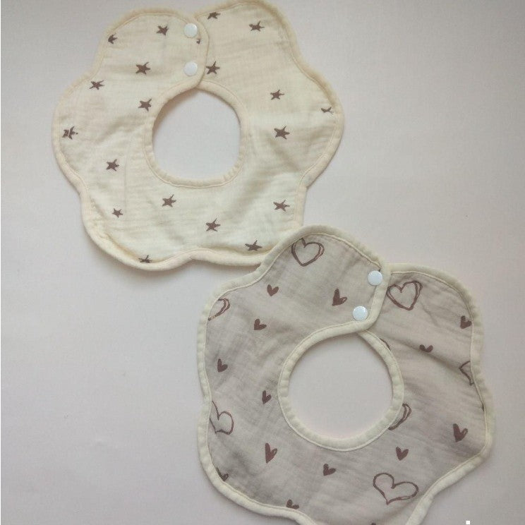 Baveta Tip Floare, Klevo, din Bumbac, pentru Copii 0-12 Luni, Rezistenta la apa, cu Capse, Model cu Inimioare, 26 x 29 cm, Crem
