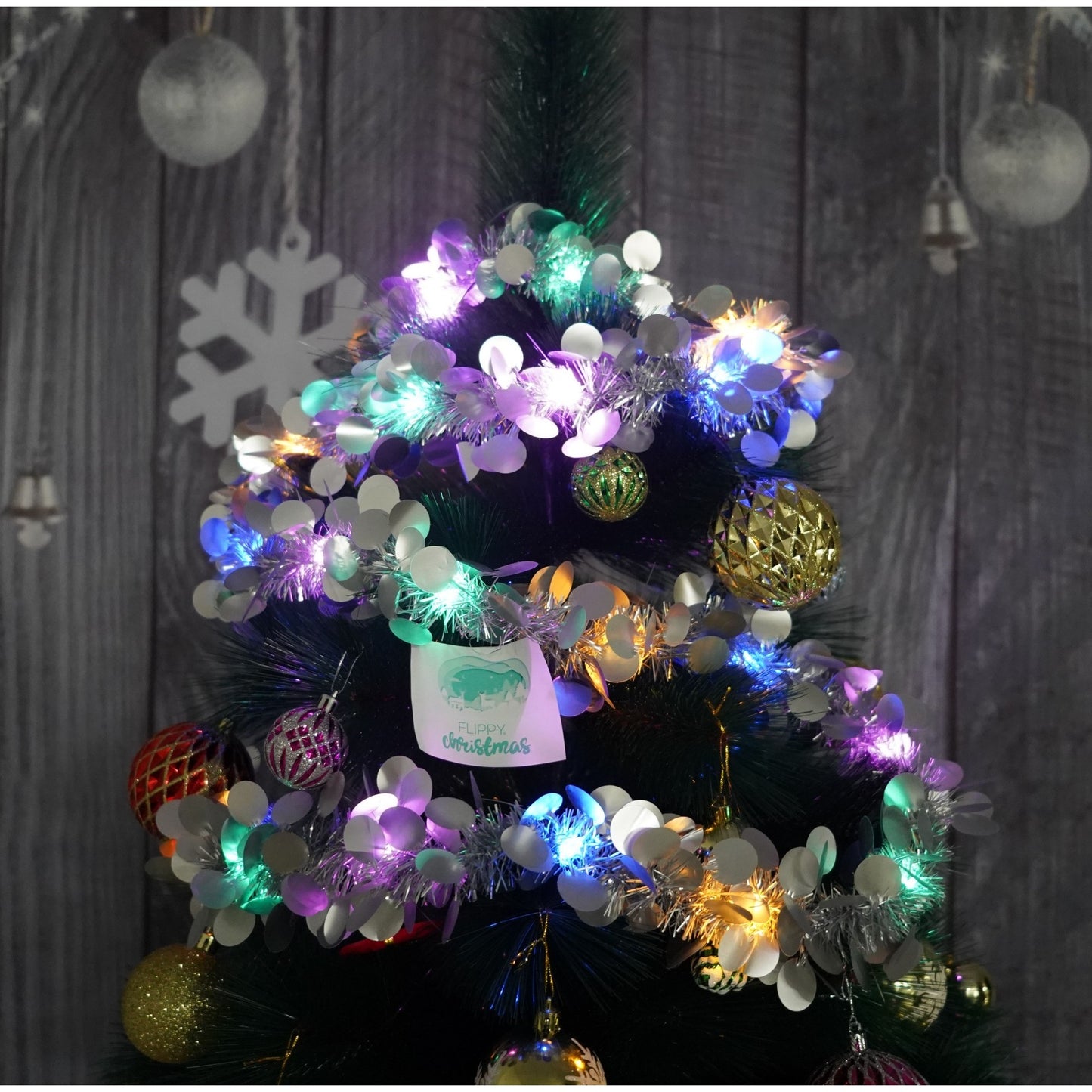 Beteala Craciun cu LED, Argintie, model cu paiete rotunde, 2 m x 5 cm, PVC, Sir, Artificiala, Klevo