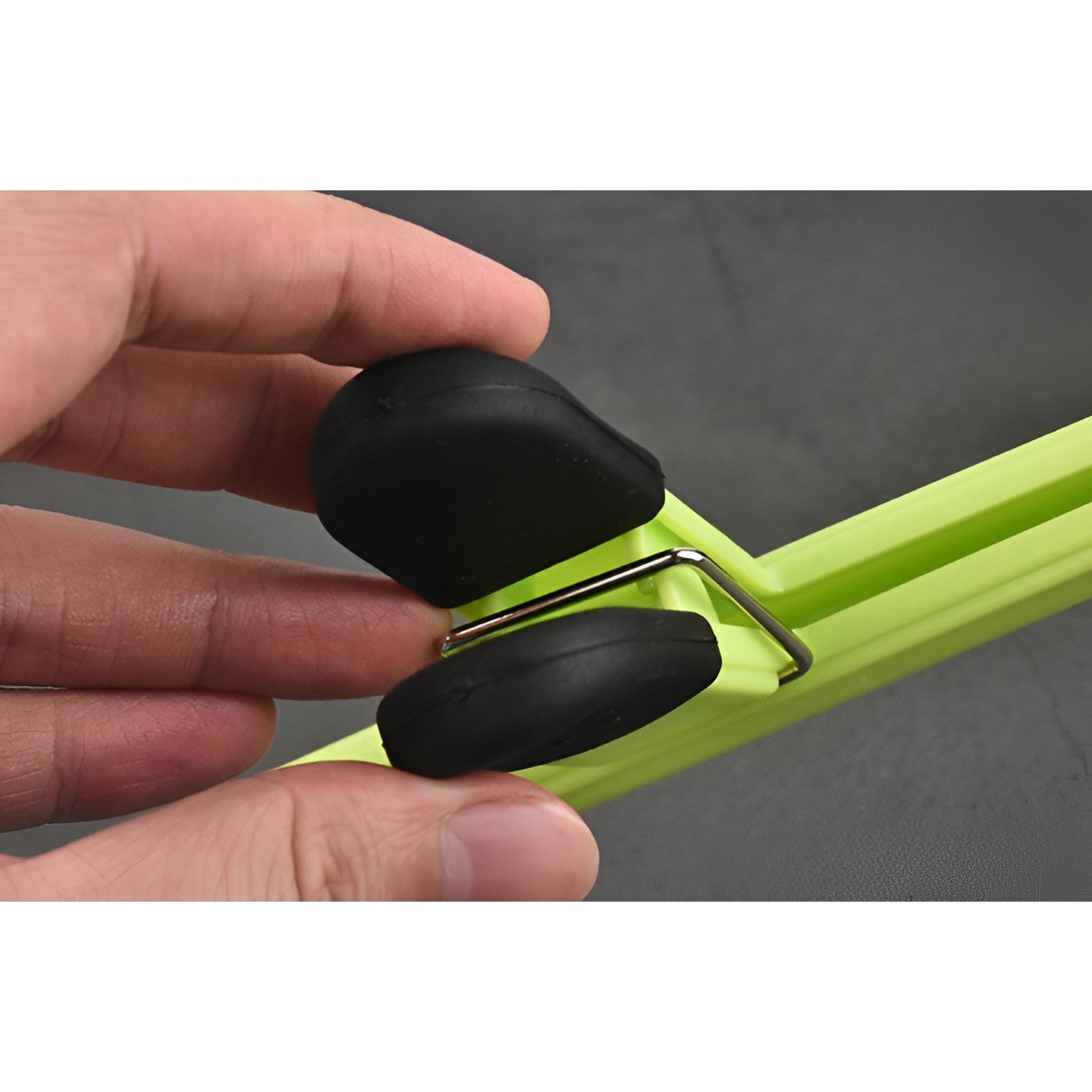 Cleste Multifunctional pentru Sigilarea Pungilor, Klevo, din Plastic, Mentine Alimentele Proaspete, 7x6.5 cm, Verde