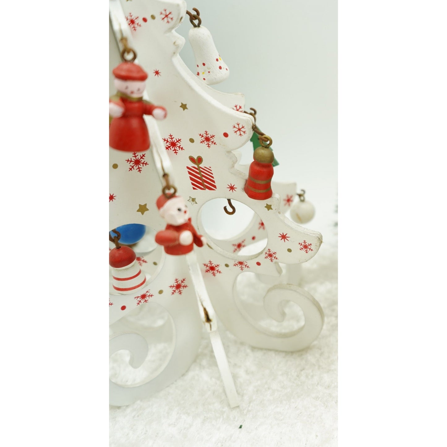 Decoratiune Craciun, Brad, Alb, 6 cavitati cu ornamente, 12 cm x 20 cm, Lemn, Klevo