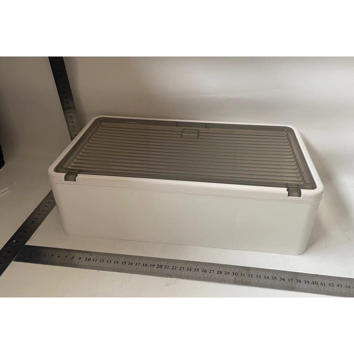 Organizator Cosmetice, Klevo, Montare pe Perete fara Perforare, 36.5x10.9x20 cm, din PP si ABS, Alb-Negru, Usa Transparenta
