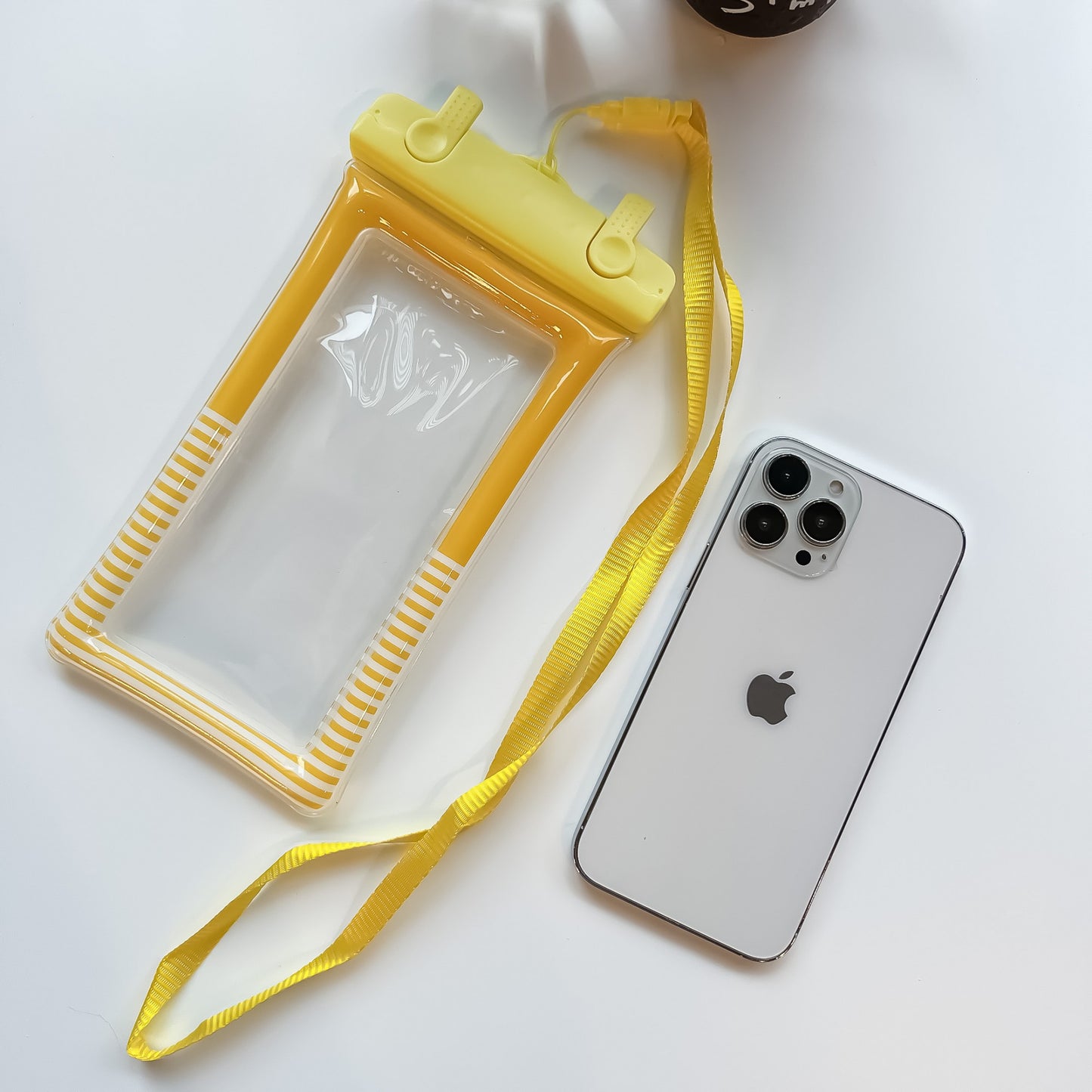 Husa subacvatica Cushion Waterproof Klevo, Snowproof, Universala, Dungata, cu Snur, pentru telefon sau documente, Galben
