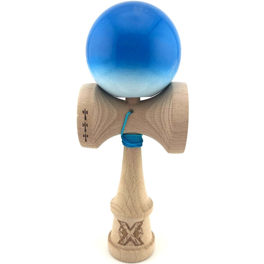 Kendama X Originala, Profesionala, Klevo, Big Cups V2, Super Sticky cu Cupe Mari, din lemn 18 cm, Rulment Metalic cu Ata 55 cm, Albastru/Alb