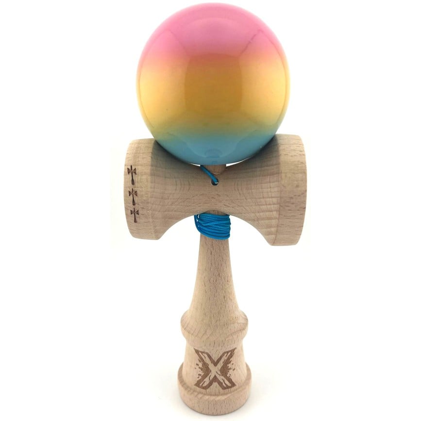 Kendama X Originala, Profesionala, Klevo, Big Cups V2, Super Sticky cu Cupe Mari, din lemn 18 cm, Rulment Metalic cu Ata 55 cm, Roz/Galben/Albastru