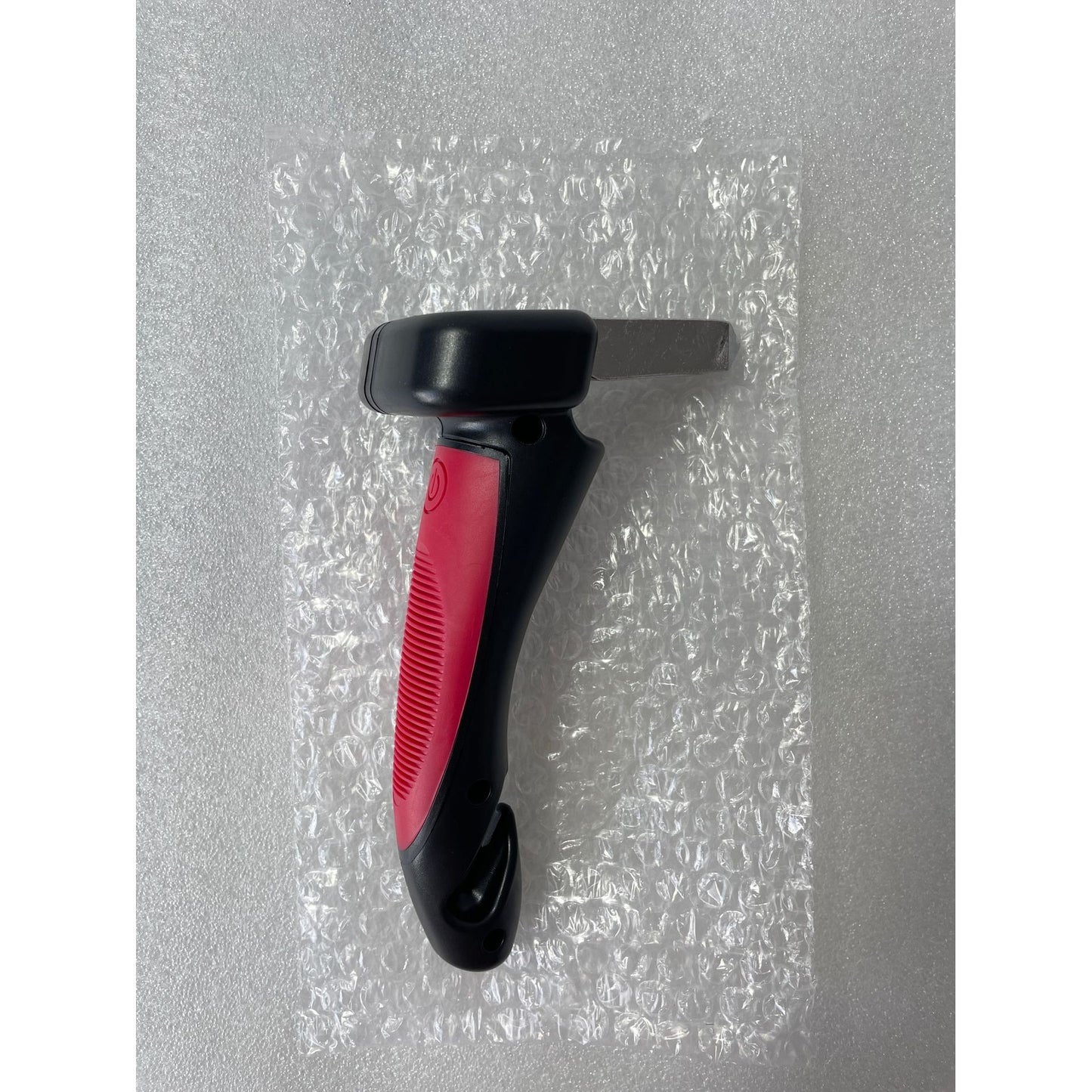 Maner Auto 4 in 1, Klevo, Kit de Siguranta, Maner, LED, Cutter, Ciocan, din ABS si Aluminiu, 18 x 7 cm, Rosu/Negru
