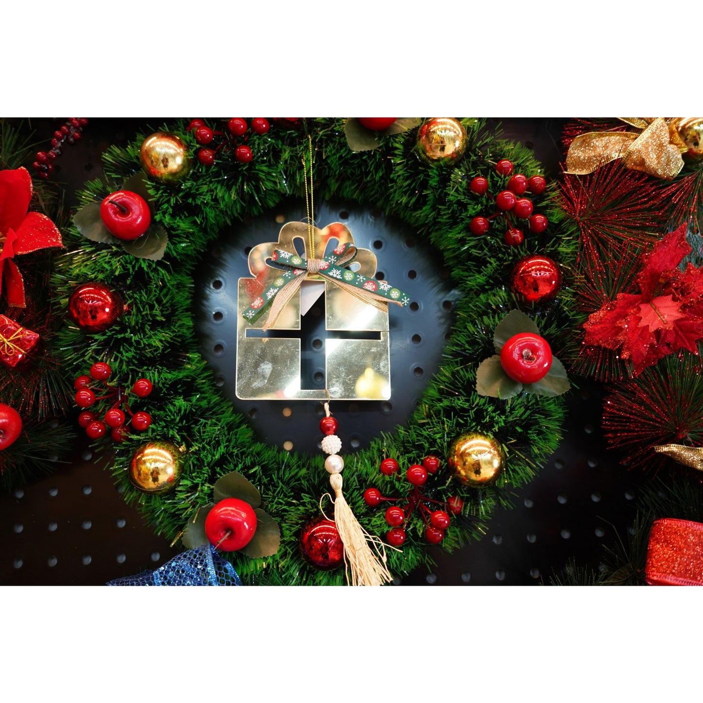 Ornament brad, Klevo, Cadou, Auriu, Lucios, 16*28CM, Acril, Interior/ Exterior