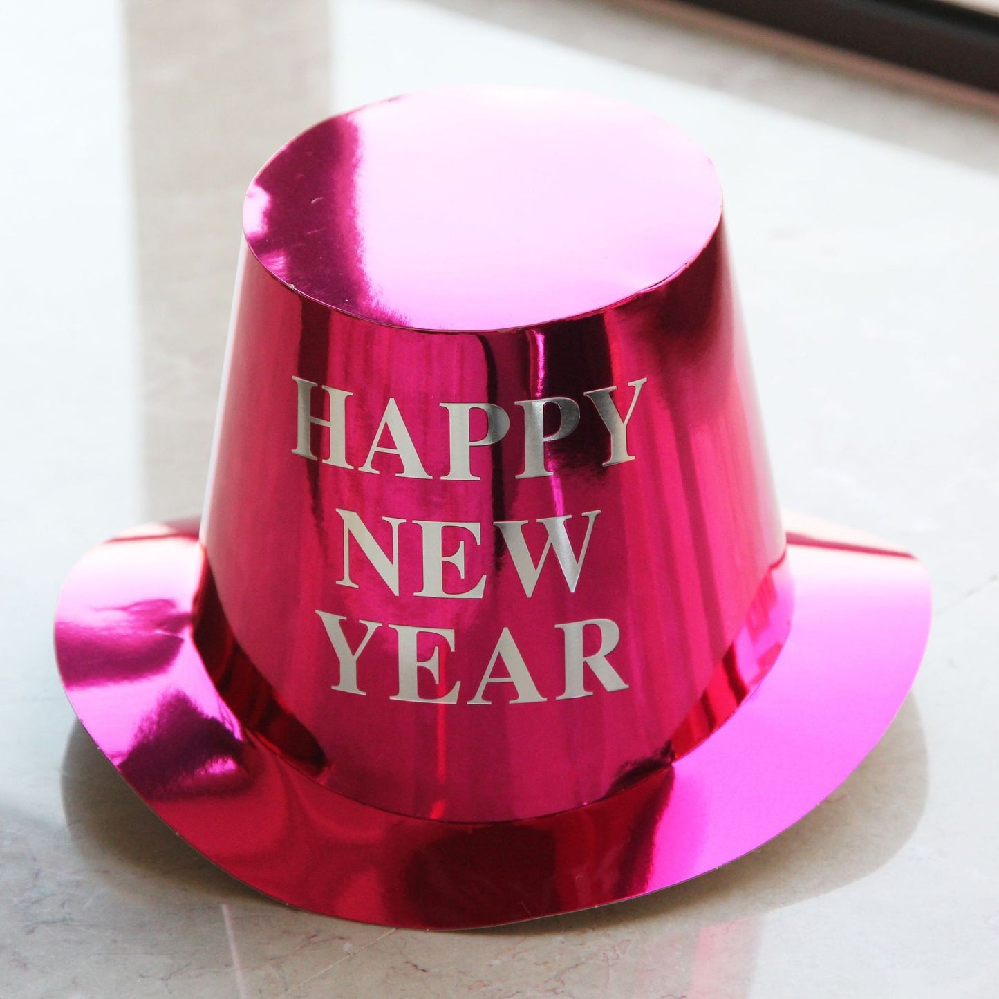 Palarie Happy New Year pentru Revelion, Klevo, Palarie Festiva de Anul Nou, Palarie Magica din Hartie, 29 x 25 x 15.5 cm, Colorata Sclipitor Roz