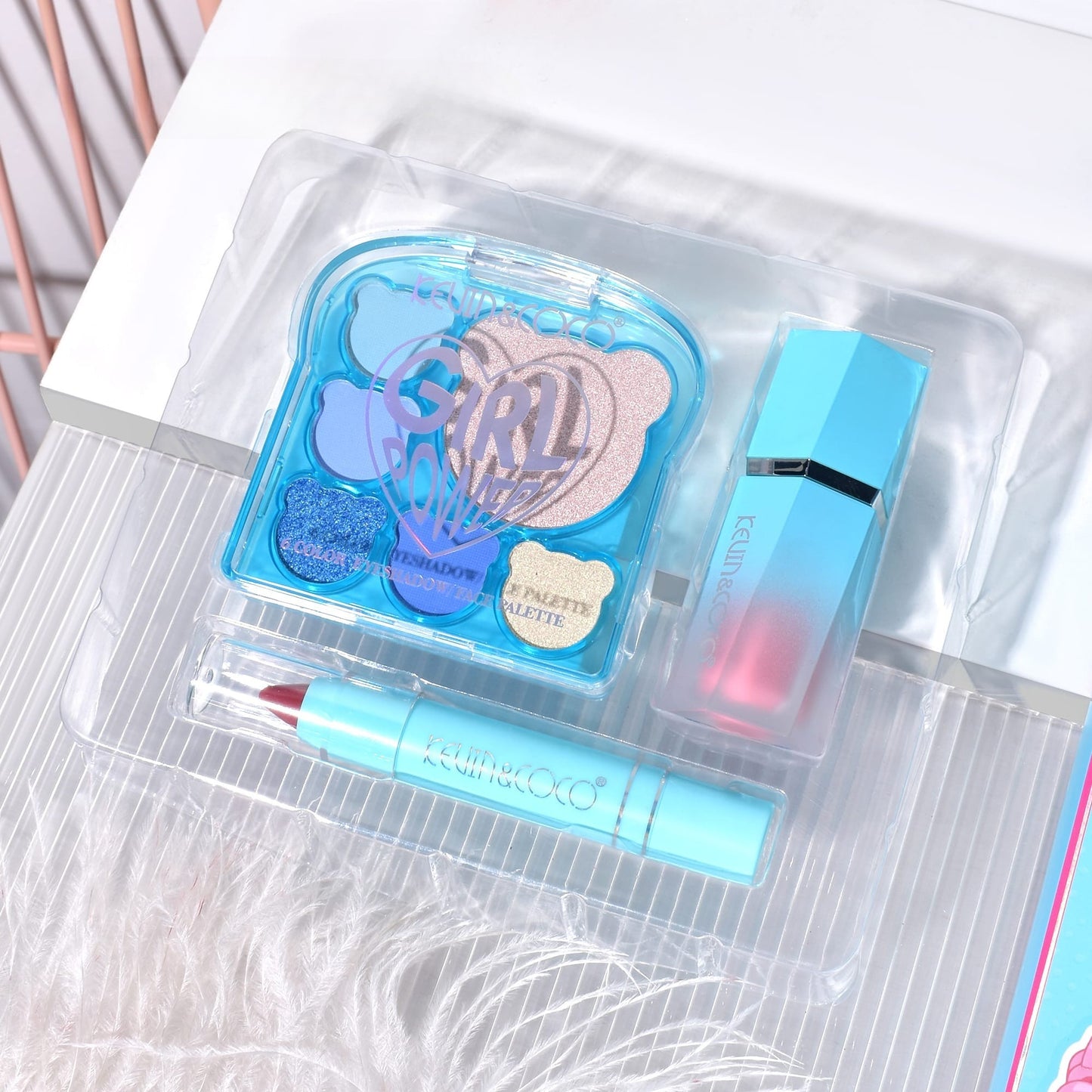 Set 3 Produse de Machiaj, KEVIN & COCO, Ice Blue Bear, 6 culori, 15.5 x 13 x 3.4 cm
