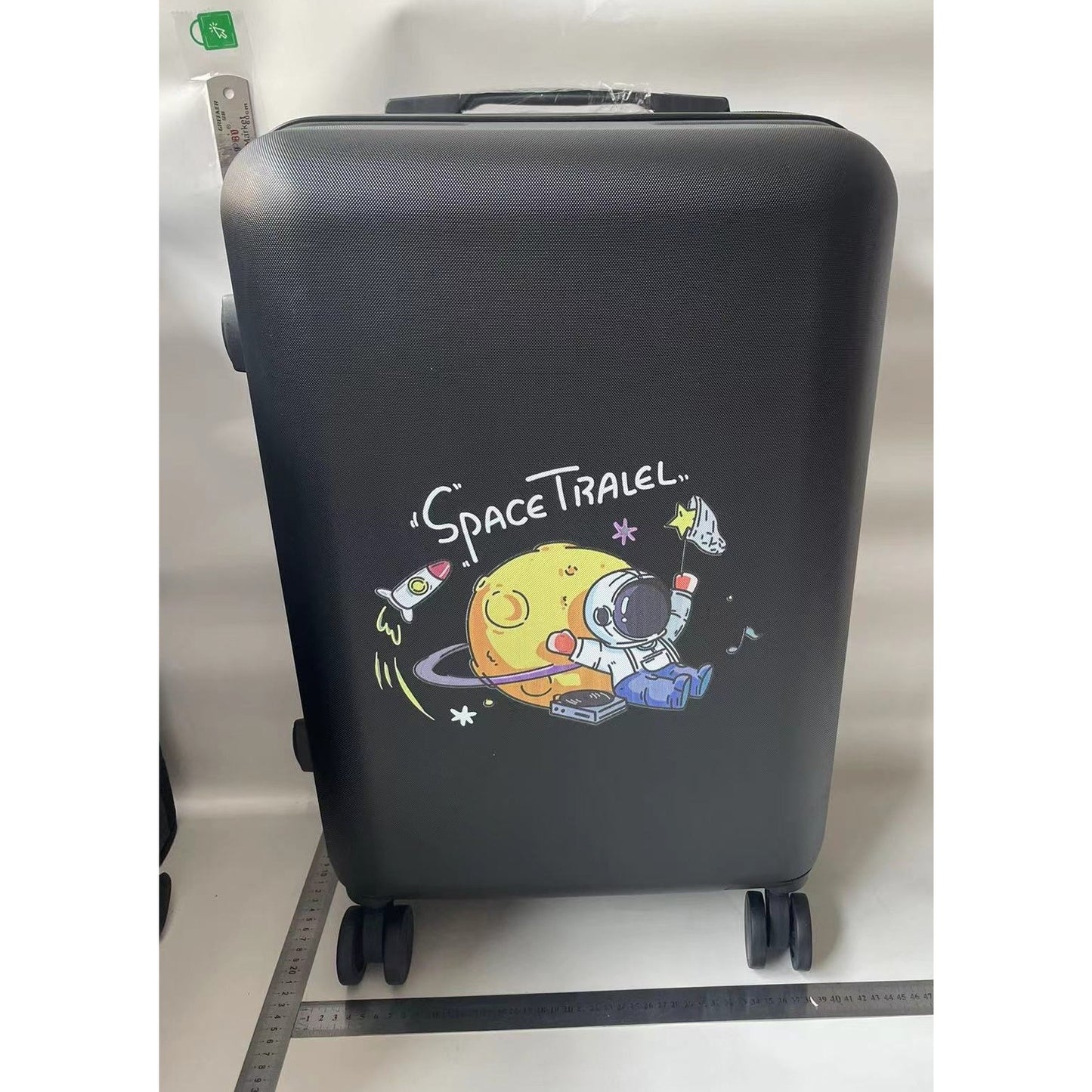 Troler de Calatorie, Klevo, 56 x 35 x 22 cm, 4 Roti, Maner Reglabil, din ABS, cu Fermoar, Blocare cu Cod, Impermeabil, Model Astronaut, Negru