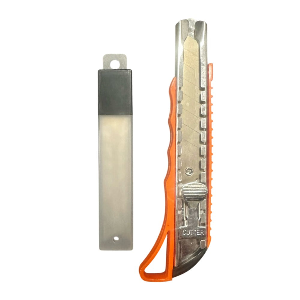 Cutter 18mm cu grip metalic si 3 lame de rezerva