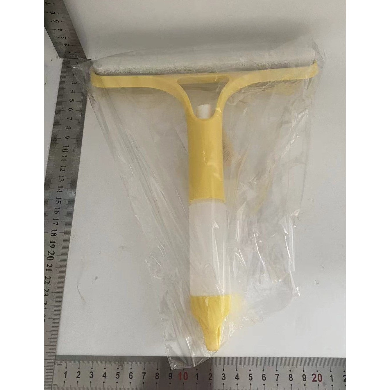 Racleta de Curatare 3 in 1, Klevo, Multifunctional, Pentru Casa si Masina, Pulverizator de Spray, Racleta din Silicon si Burete, 21.5 x 25.7 cm, Galben
