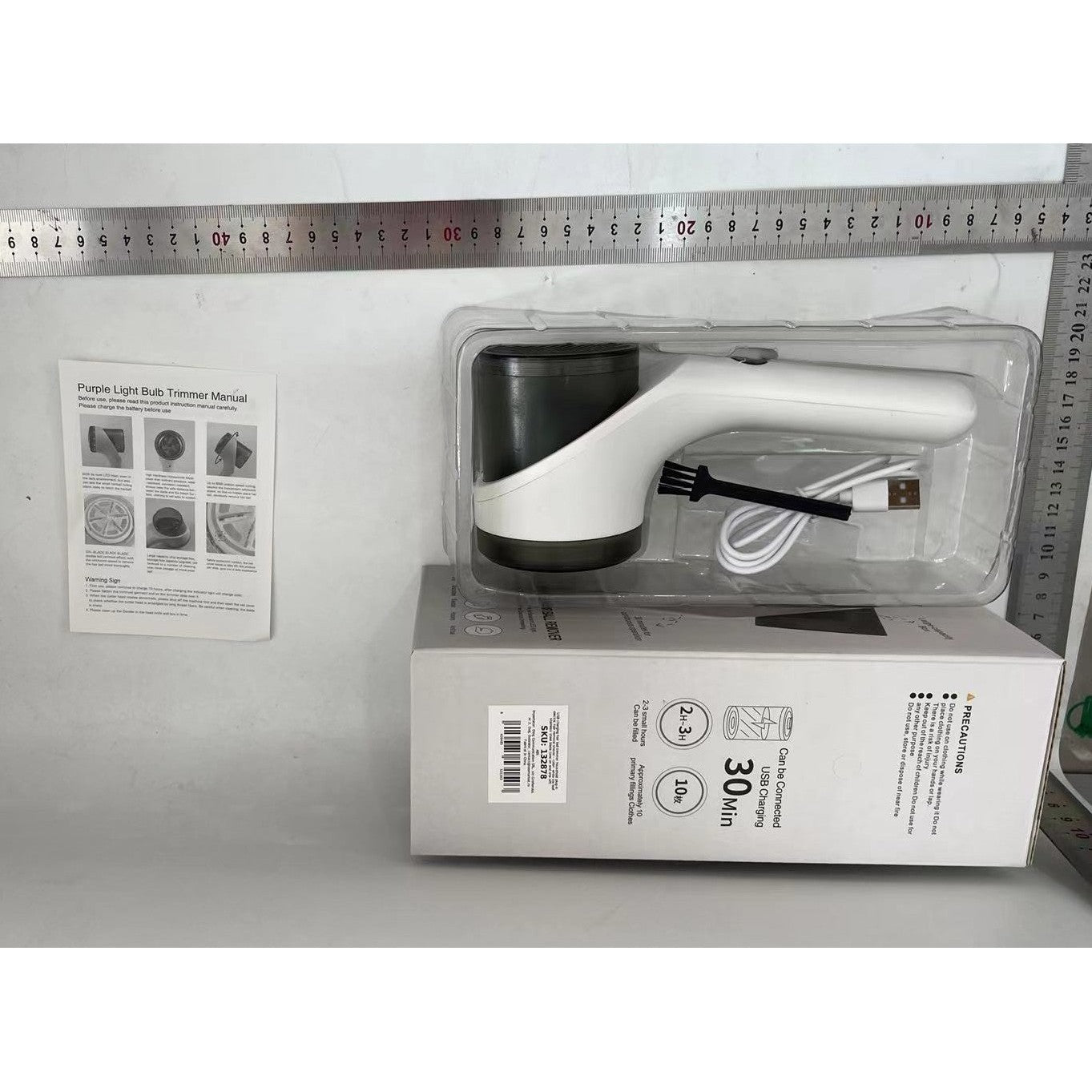 Aparat Scame si Par Haine, Klevo, Electric, USB inclus, Periuta Curatare, pentru Diferite Tesaturi, 3 Trepte, 20.5 x 8.8 x 7 cm, Alb