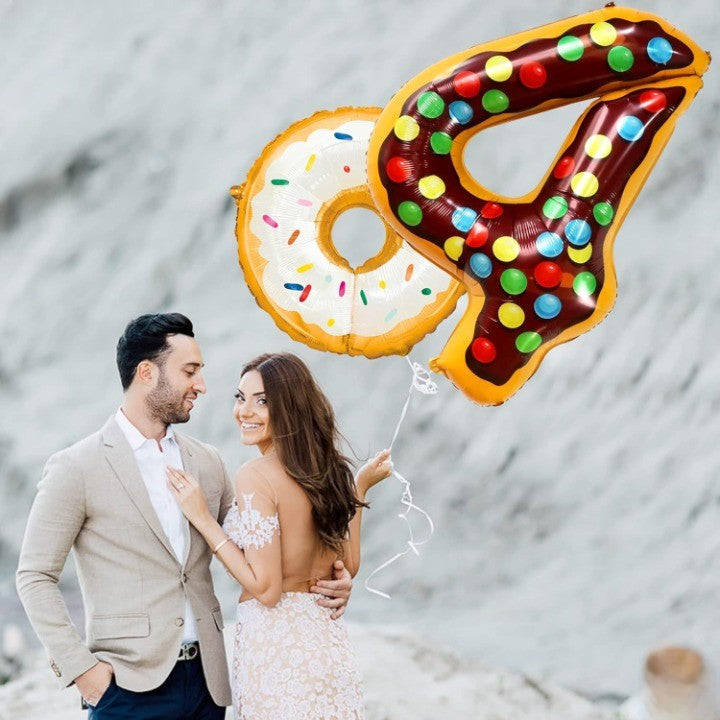 Balon din Folie Metalizata Klevo, Figurina Cifra, Imprimeu Gogosi, Tema Aniversare 100 cm, Ambalaj Individual, Pai inclus, Umflare cu Aer sau Heliu, Multicolor, Cifra 4
