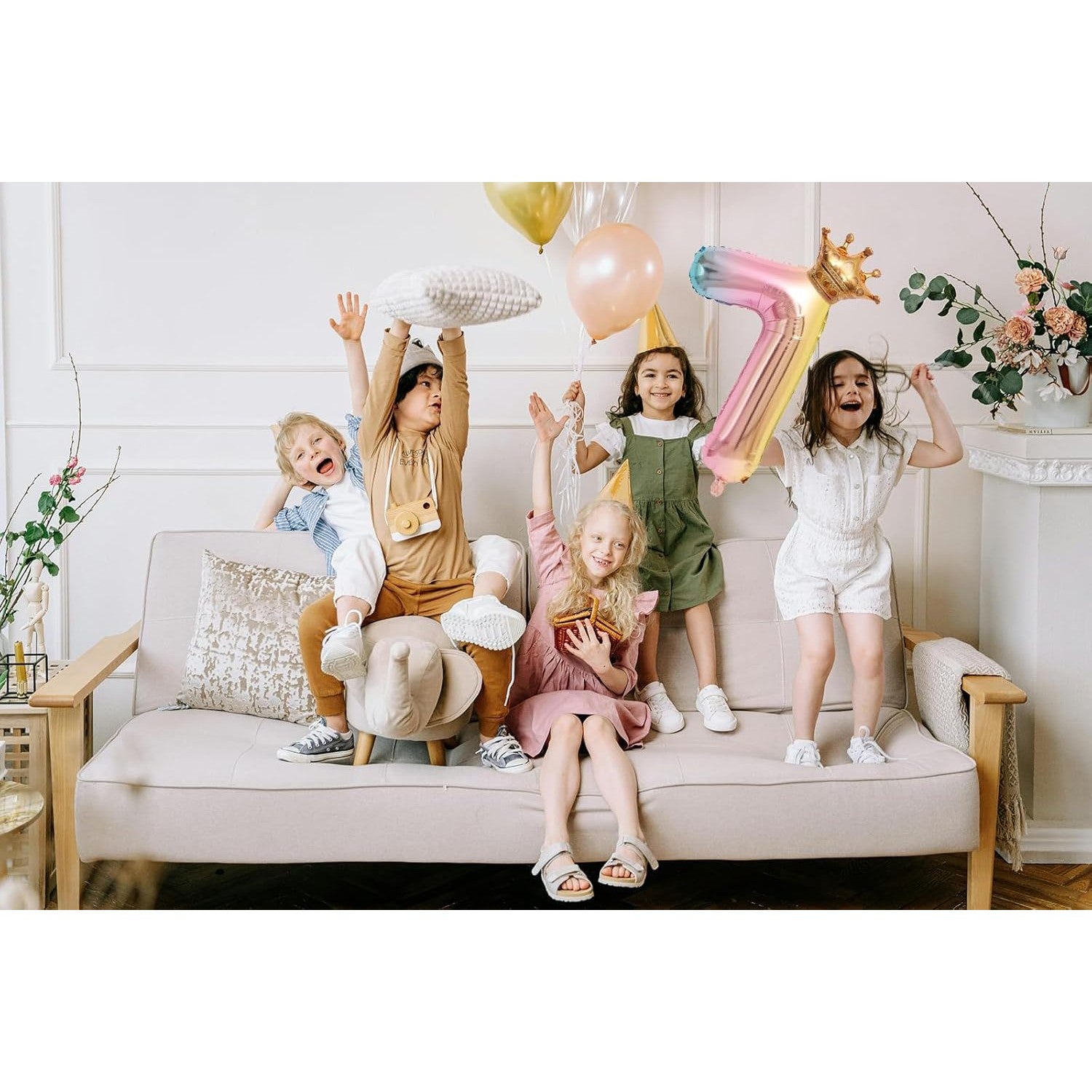 Balon din Folie Metalizata, Klevo, Figurina Cifra Gradient, Tema Aniversare 80 cm, Ambalaj Individual, Pai inclus, Umflare cu Aer sau Heliu, Coronita, Cifra 7