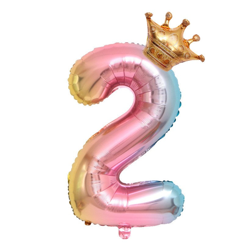 Balon din Folie Metalizata, Klevo, Figurina Cifra Gradient, Tema Aniversare 80 cm, Ambalaj Individual, Pai inclus, Umflare cu Aer sau Heliu, Coronita, Cifra 2