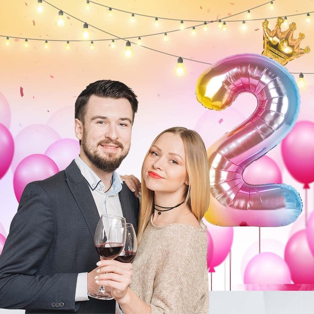 Balon din Folie Metalizata, Klevo, Figurina Cifra Gradient, Tema Aniversare 80 cm, Ambalaj Individual, Pai inclus, Umflare cu Aer sau Heliu, Coronita, Cifra 2