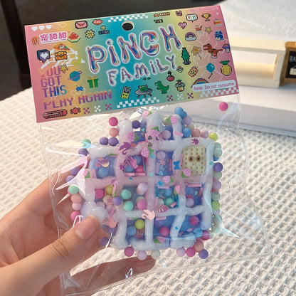 Jucarie Antistres Squishy, Klevo, cu Revenire Lenta, Squeeze Pinch Family, Model Waffle, 6x6 cm, 99g, Ambalaj Transparent, Multicolor