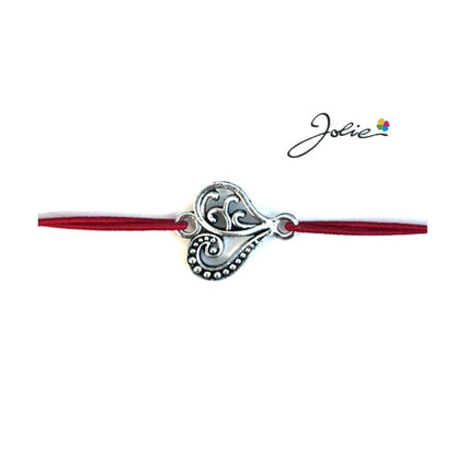 Martisor tip Bratara cu Pandantiv Metalic, Jolie, Snur Textil Rosu, Model Inima Eleganta, Dimensiune Reglabila, Nod Dublu, Ambalata Individual