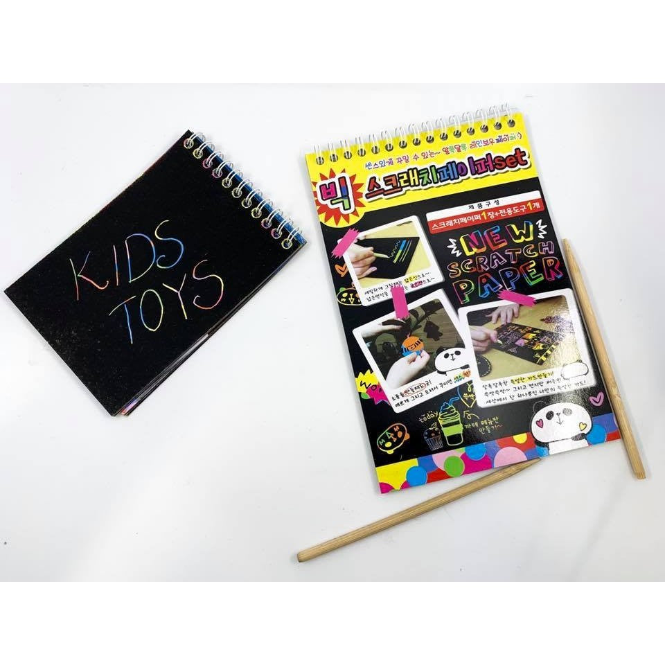 Caiet cu fise razuibile Klevo, DIY Magic Scratch, 12 File, Curcubeu, Creion din Lemn, Cartonase negre, 26 x 19 cm, Multicolor