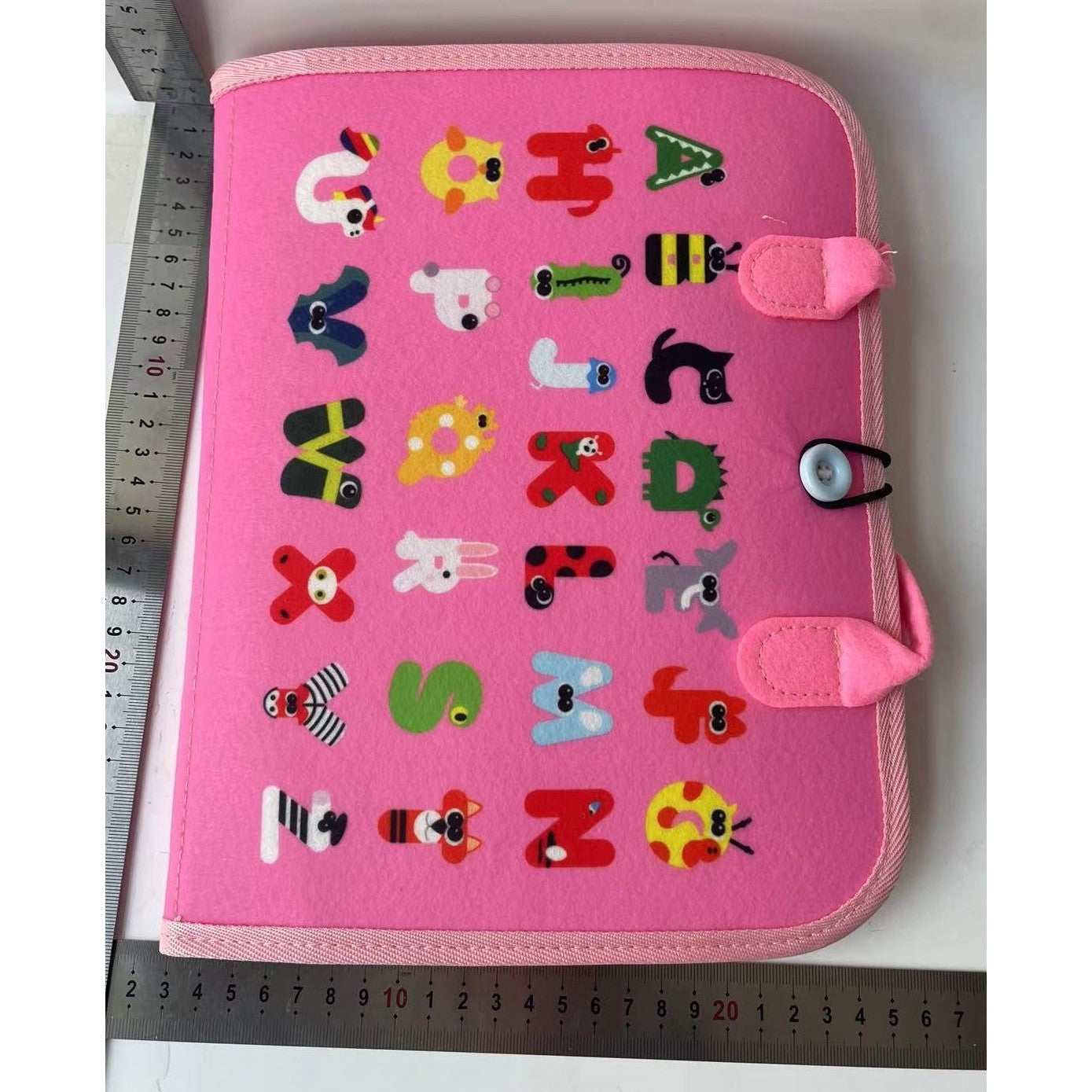 Carte Senzoriala Educativa Montessori, Klevo, Dezvoltare Abilitati Motorii, 3 Pagini, Model Sirena si Alfabet, 28x25x4 cm, Roz