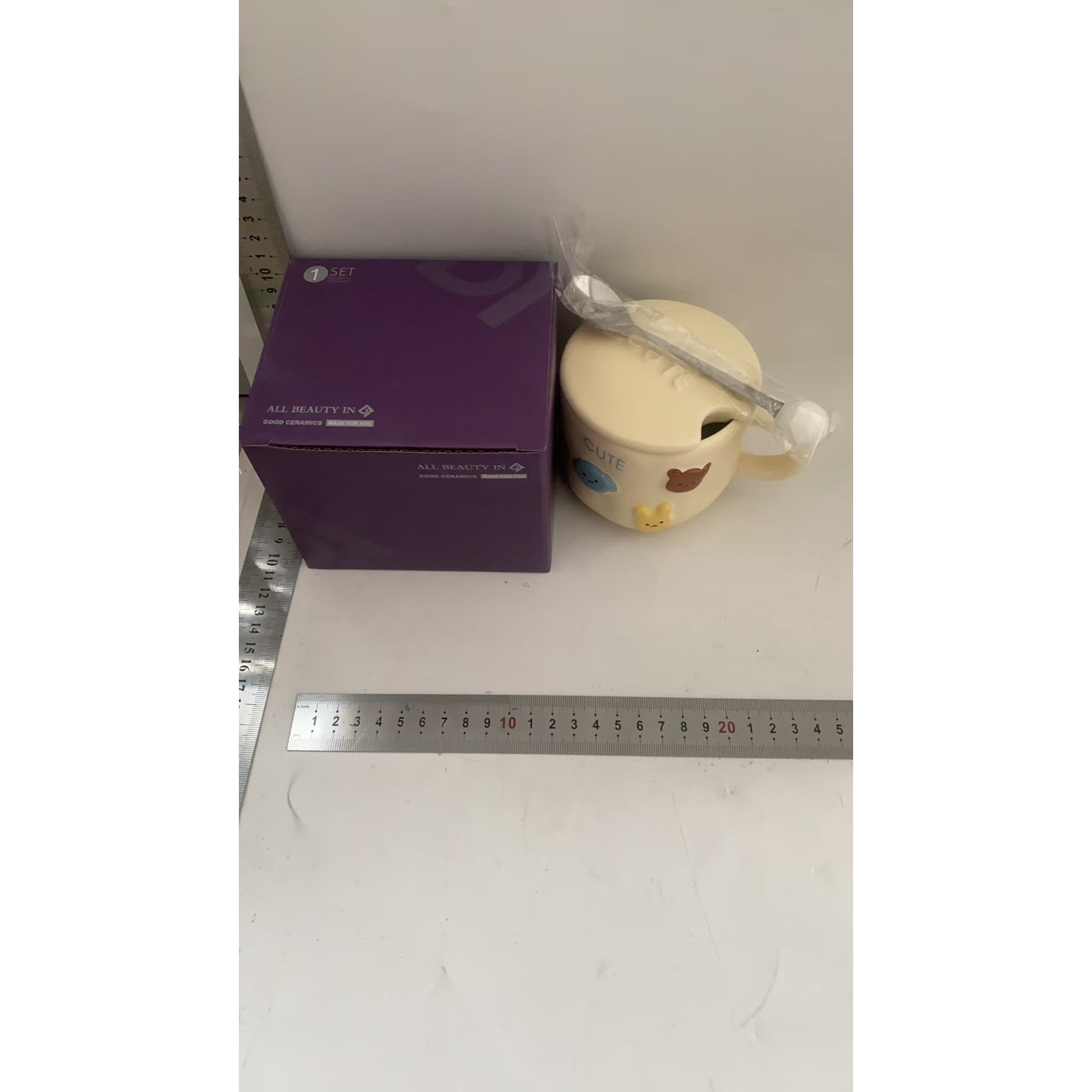 Cana ceramica, Klevo, din Portelan, print Figurine Animalute, Cana penru Copii, Model CUTE, Cana cu Lingura si Capac, Ceasca pentru Cafea, Ceai, 400ml Galben