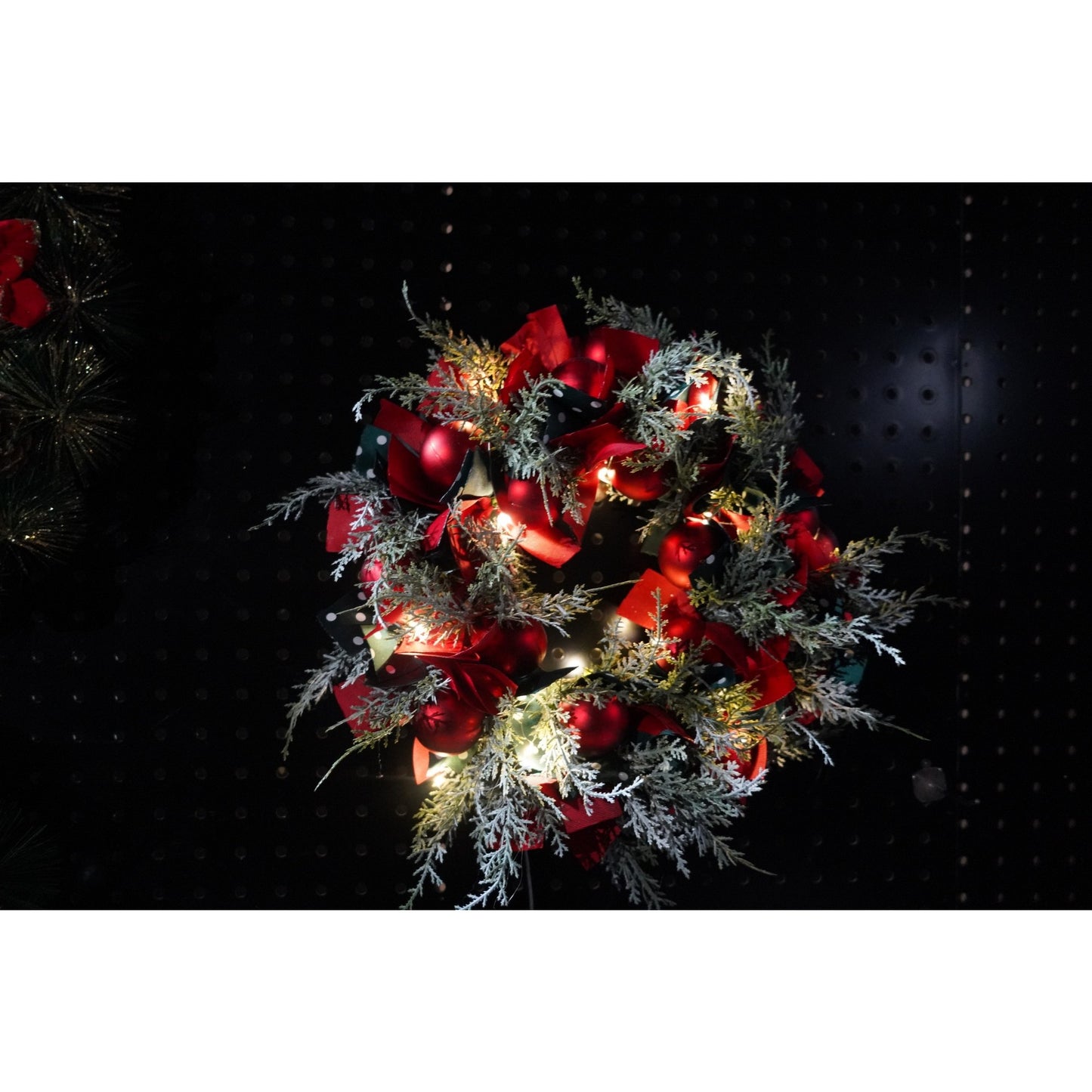 Coronita de Craciun pentru usa, Rosu/Verde, 40 cm, PVC, Artificiala, Decorata, cu LED, Interior/Exterior, Klevo