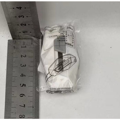 Cutter pentru Cutii, Klevo, Varf Rotunjit si Zimtat, Tip Breloc, 6.5x3.5 cm, Alb