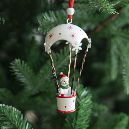 Figurina pentru Brad de Craciun, Klevo, Model Om de Zapada in Balon cu Aer Cald, Ornament pentru Brad, din Metal, 11 x 5.5 x 5.5 cm, Alb