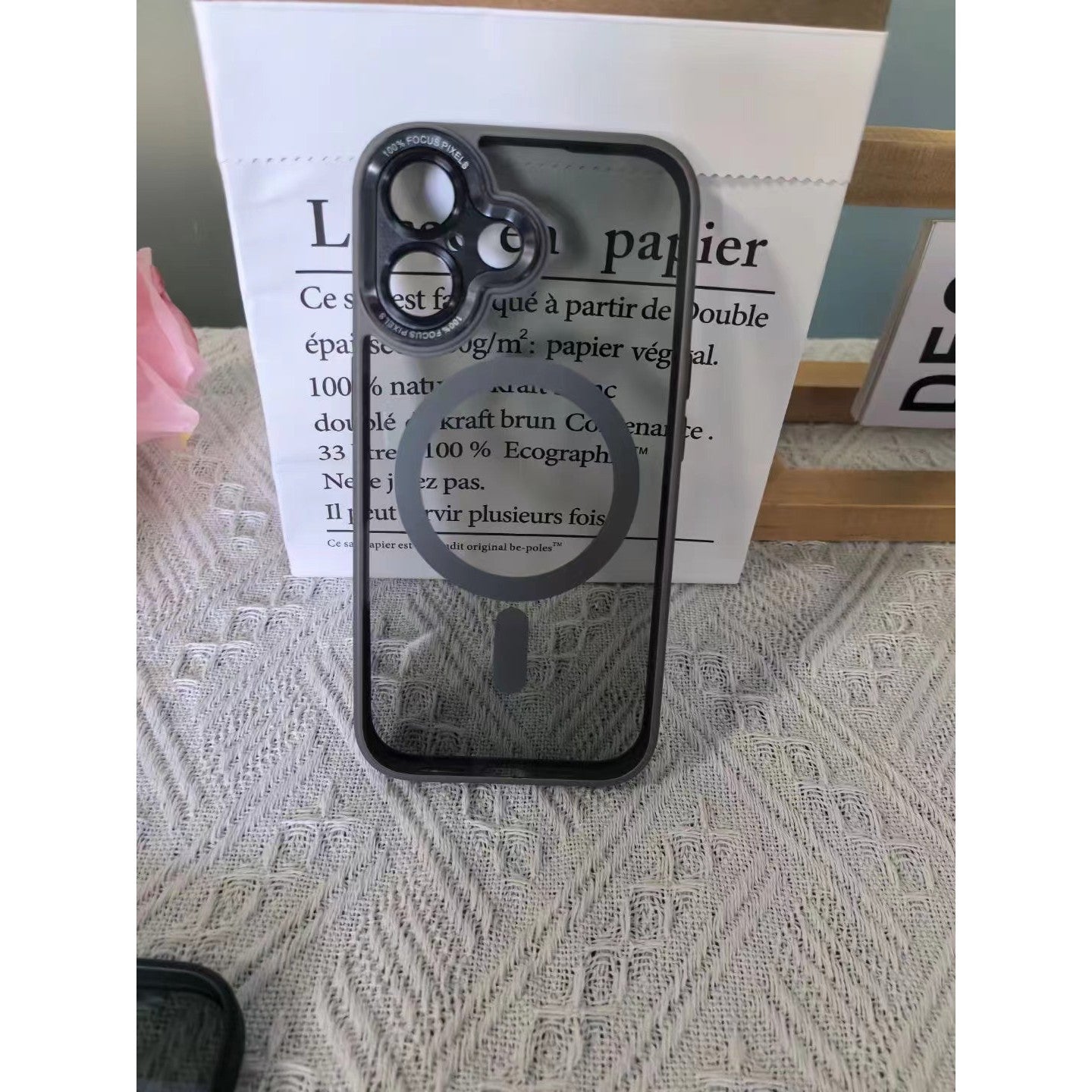 Husa de Protectie Compatibil cu iPhone 16, Klevo, Incarcare Wireless, Tehnologie Magsafe, Carcasa din TPU/ PC, Protectie Camera, Antisoc, Antizgariere, Negru - Transparent