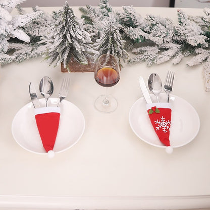 Husa decorativa festiva pentru 3 tacamuri Klevo, model caciulita cu fulg, material textil si poliester, 18 x 7 cm, rosu