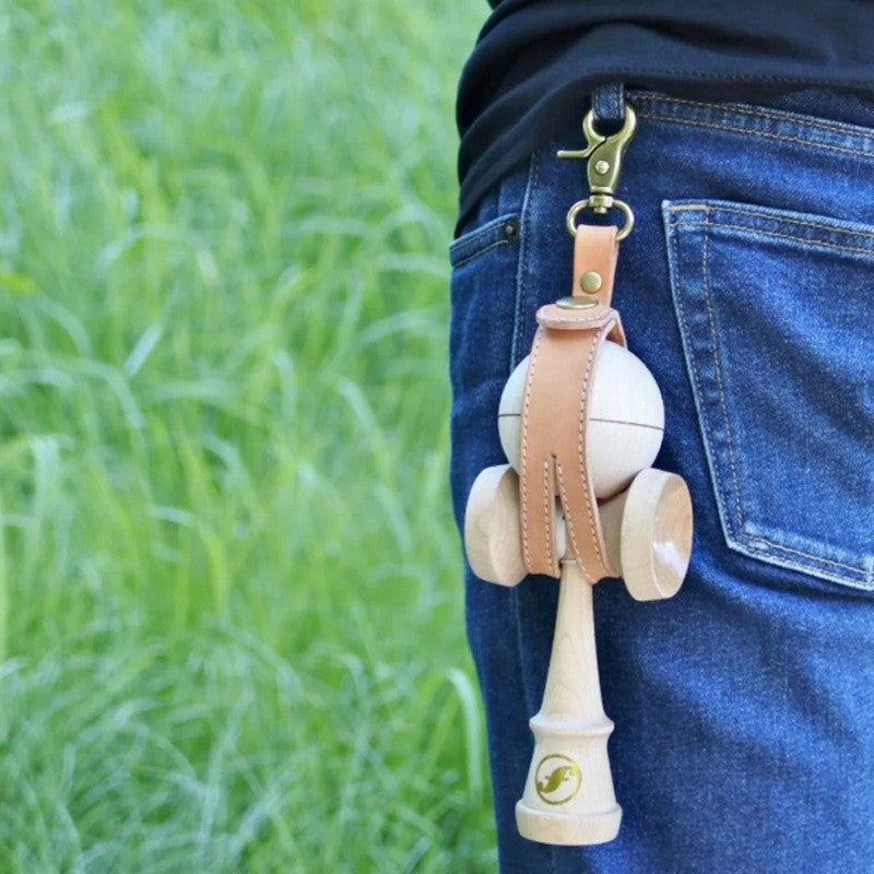 Husa pentru Kendama, Klevo, Husa de Depozitare pentru Kendama, din Piele Ecologica, Catarama cu Agatare pentru Transportare, Model Breloc Simplu, 19.5 x 2.5 cm, Apricot