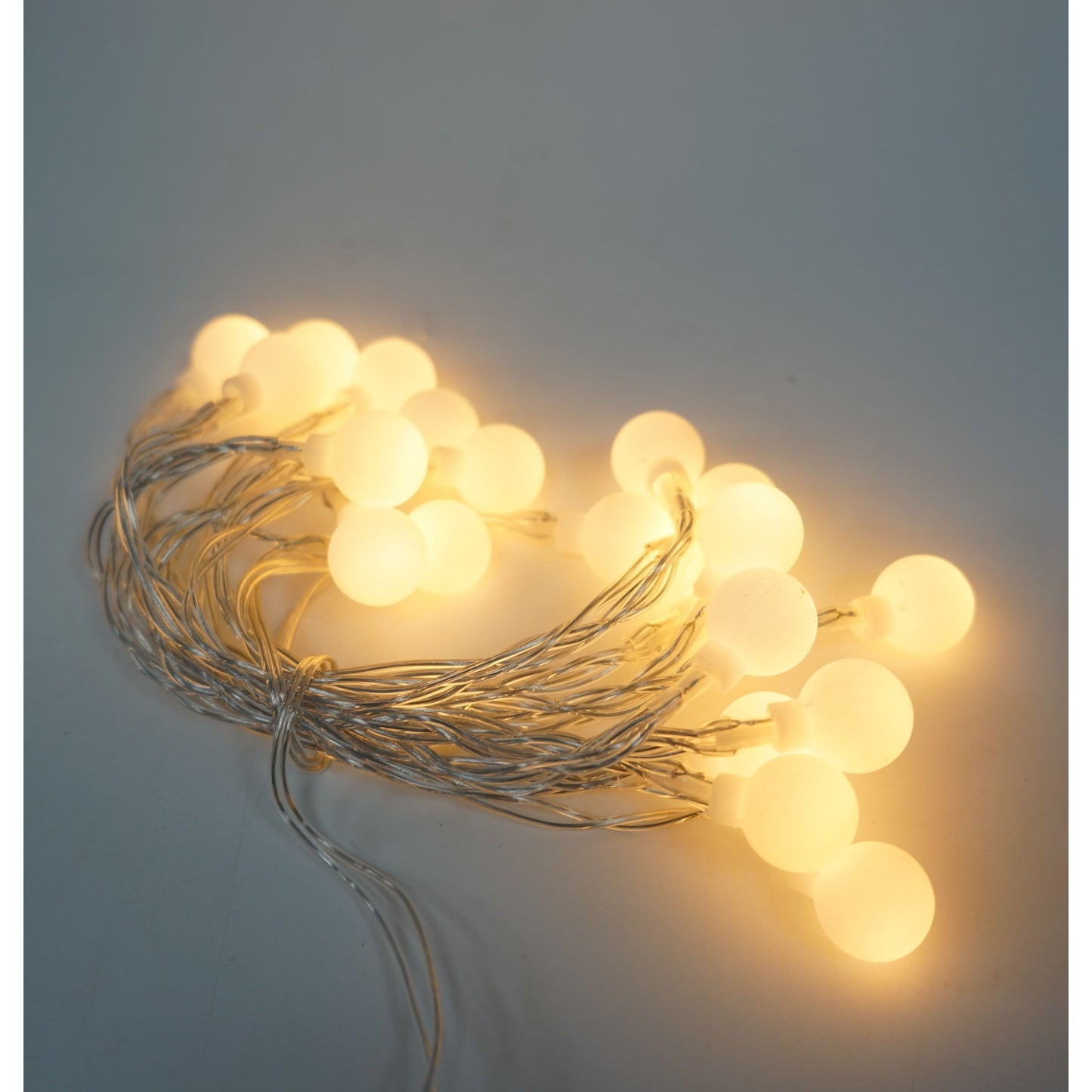 Instalatie Craciun, .3 m, 20 de LED-uri, alb-cald, model cu bilute, liniara, cu baterie, interior/exterior, Klevo