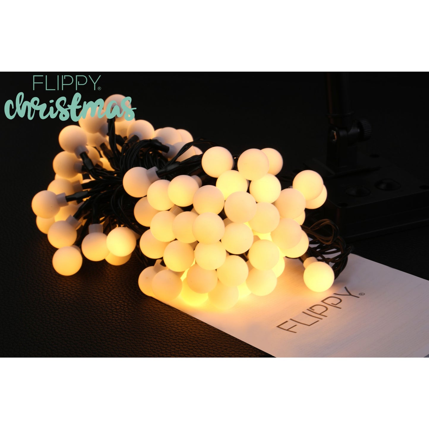 Instalatie Craciun, 5 metri, 20 de LED-uri cu ornament tip Bulb, 8 jocuri de lumini alb cald, cu energie solara, liniar, cablu verde, interior/exterior, Klevo