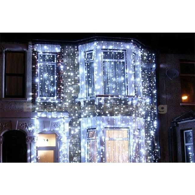 Instalatie Craciun Profesionala de Exterior IP65, Tip Perdea, 1m x 5m, 500 Led-uri Mari, Alb rece, cu flash, Alimentator si prelungitor 6,5 m, Interconectabila, Fir negru, Klevo