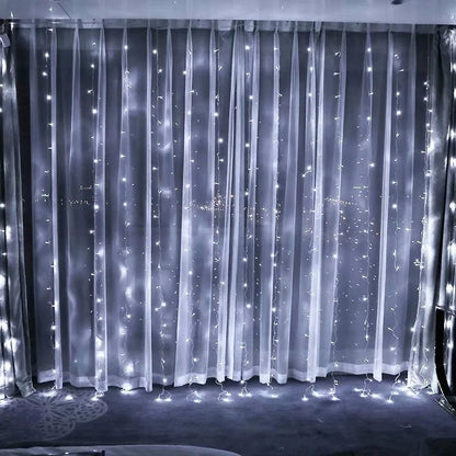 Instalatie Craciun, Tip Perdea, IP44, 6 m x 2 m, 720 LED-uri, Alb rece, cu flash, Transformator, Interconectabila, Prelungitor 3 m inclus, Fir transparent, Interior/ Exterior, Klevo