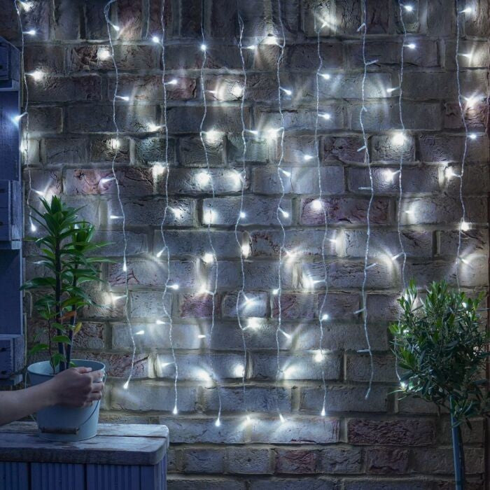 Instalatie Craciun, Tip Perdea, IP44, 9 m x 3 m, 720 LED-uri, Alb rece, cu 8 jocuri de lumini, 31 V, 9W, Interconectabila, Prelungitor 3 m inclus, Fir transparent, Interior/ Exterior, Klevo