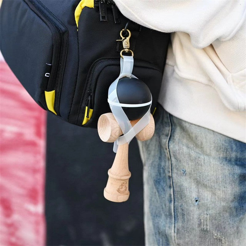 Husa pentru Kendama, Klevo, Husa de Depozitare pentru Kendama, din PVC rezistent, Catarama cu Agatare pentru Transportare, Forma Breloc 8, 12 x 6 cm, Alb