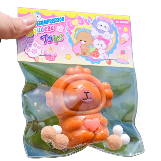 Jucarie Antistres Squishy, Klevo, cu Revenire Lenta, Model Capybara cu Inima, 7.5cmx6.5 cm, din TPR, Ambalaj Transparent, Maro