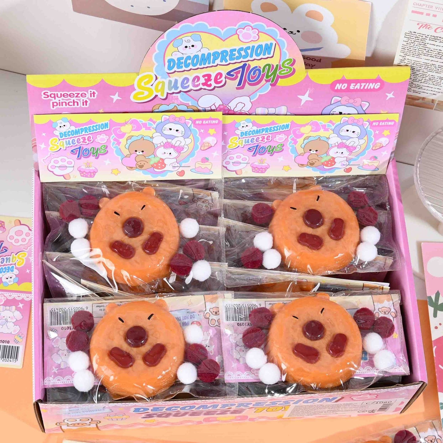 Jucarie Antistres Squishy, Klevo, cu Revenire Lenta, Squeeze Pinch Family, Forma de Biscuite Rotund, Model Capybara, 7x6.5 cm, 55g, Ambalaj Transparent, Maro