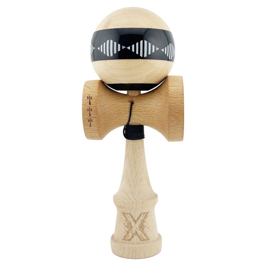 Kendama X FREQUENCY Originala, Profesionala, Klevo, Big Cups V2, Super Sticky cu Cupe Mari, Rulment Metalic, din lemn 18 cm, Ata 55 cm, Negru/Maro