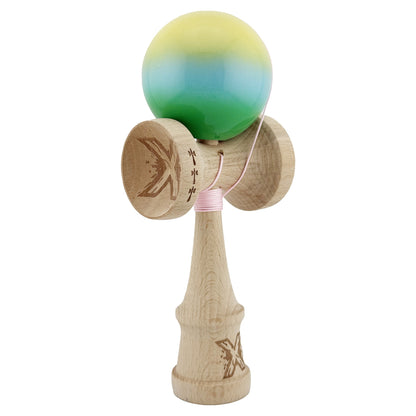Kendama X Originala, Profesionala, Klevo, Big Cups V2, Super Sticky cu Cupe Mari, din lemn 18 cm, Rulment Metalic cu Ata 55 cm, Galben/Albastru/Verde