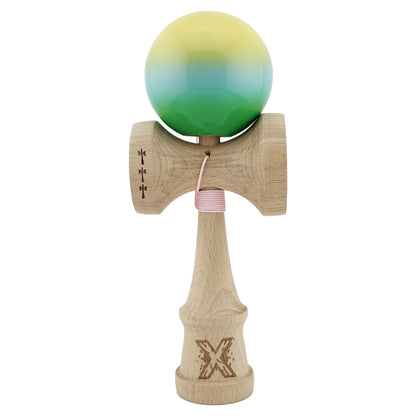 Kendama X Originala, Profesionala, Klevo, Big Cups V2, Super Sticky cu Cupe Mari, din lemn 18 cm, Rulment Metalic cu Ata 55 cm, Galben/Albastru/Verde