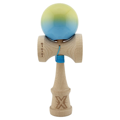 Kendama X Originala, Profesionala, Klevo, Big Cups V2, Super Sticky cu Cupe Mari, din lemn 18 cm, Rulment Metalic cu Ata 55 cm, Galben/Albastru