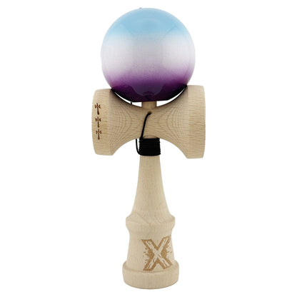 Kendama X Originala, Profesionala, Klevo, Big Cups V2, Super Sticky cu Cupe Mari, din lemn 18 cm, Rulment Metalic cu Ata 55 cm, Albastru/Alb/Mov