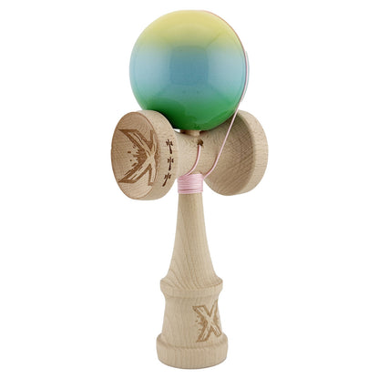 Kendama X Originala, Profesionala, Klevo, Big Cups V2, Super Sticky Cupe Mari, Rulment Metalic cu Ata 55 cm, Galben/Albastru deschis/Verde