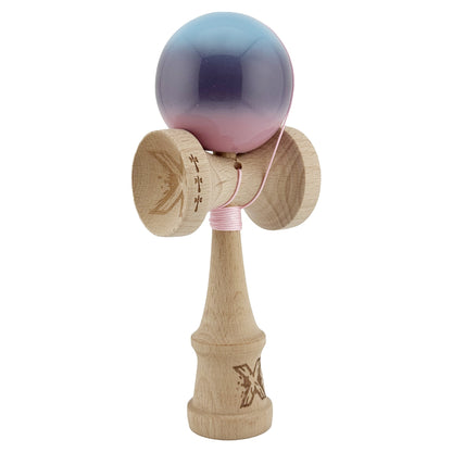 Kendama X Originala, Profesionala, Klevo, Big Cups V2, Super Sticky cu Cupe Mari, din lemn 18 cm, Rulment Metalic cu Ata 55 cm, Albastru/Mov/Roz