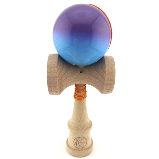 Kendama X Originala, Profesionala, Klevo, Big Cups V2, Super Sticky cu Cupe Mari, din lemn 18 cm, Rulment Metalic cu Ata 55 cm, Mov/Albastru