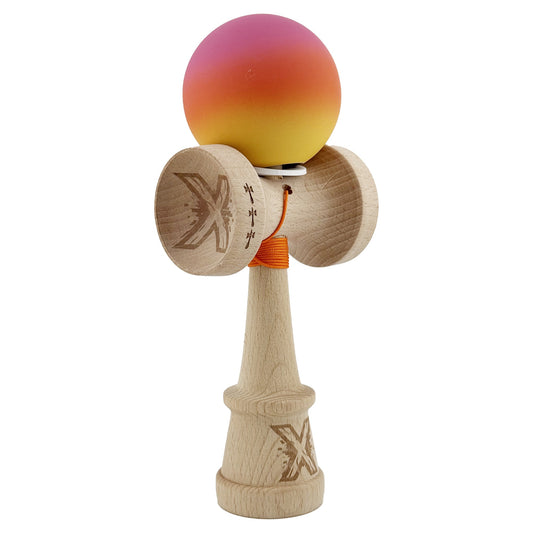 Kendama X Originala, Profesionala, Klevo, Cupe Mari KING SIZE V3, Rubber Grip, Gaura in Baza, Rulment Metalic, din lemn 18 cm, Ata 62/65 cm, Gradient Roz/Rosu/Galben