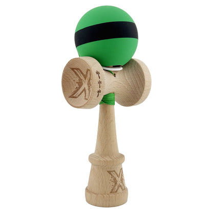 Kendama X Originala, Profesionala, Klevo, Cupe Mari KING SIZE V3, Rubber Grip, Gaura in Baza, Rulment Metalic, din lemn 18 cm, Ata 62/65 cm, M Bicolor Verde Dublu/Negru